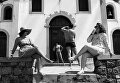 Работа фотографа Jonas Wyssen из Швейцарии Posers, занявшая первое место в категории Люди в фотоконкурсе 2018 iPhone Photography Awards Работа фотографа Jonas Wyssen из Швейцарии Posers, занявшая первое место в категории Люди в фотоконкурсе 2018 iPhone Photography Awards