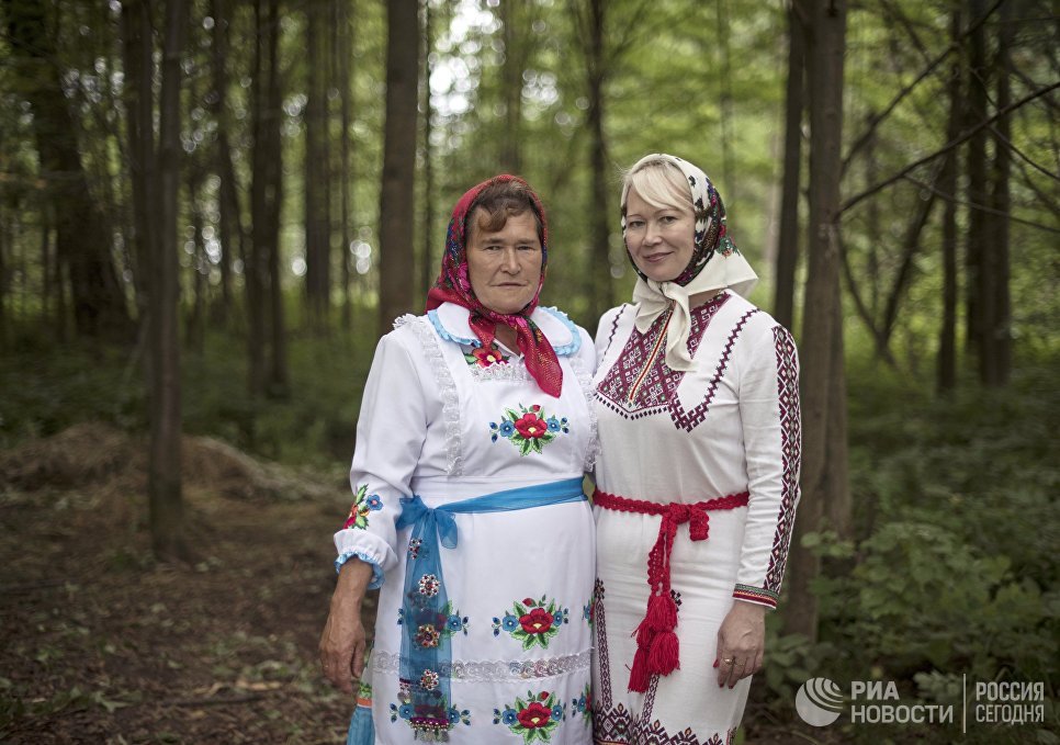 Жительницы села  Шоруньжа  в национальных костюмах на праздник Сярем.