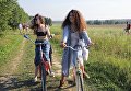 Посетители международного фестиваля ландшафтных объектов Архстояние в Калужской области. Посетители международного фестиваля ландшафтных объектов Архстояние в Калужской области.