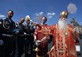 Военнослужащие и священнослужители во время крестного хода в день памяти святого пророка Илии на Красной площади в Москве Военнослужащие и священнослужители во время крестного хода в день памяти святого пророка Илии на Красной площади в Москве