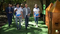 Президент РФ Владимир Путин во время осмотра выставки проектов Эко-тропа по России - стране возможностей, организованной в рамках форума Машук-2018 в Пятигорске. 15 августа 2018 Президент РФ Владимир Путин во время осмотра выставки проектов Эко-тропа по России - стране возможностей, организованной в рамках форума Машук-2018 в Пятигорске. 15 августа 2018