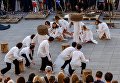 Участники открытого перформанса мастерской Дмитрия Брусникина Лес, проходящего в рамках открытия XX Международного фестиваля современного танца Open Look в Санкт-Петербурге Участники открытого перформанса мастерской Дмитрия Брусникина Лес, проходящего в рамках открытия XX Международного фестиваля современного танца Open Look в Санкт-Петербурге