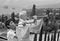 Горнисты всесоюзного лагеря Артек играют утреннюю побудку Горнисты всесоюзного лагеря Артек играют утреннюю побудку