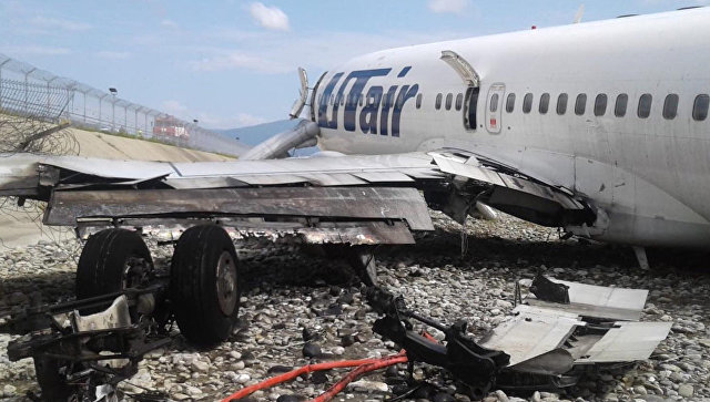 Самолет Boeing 737-800 авиакомпаниии Utair, рейса Москва - Сочи, совершил аварийную посадку в Сочи. 1 сентября 2018