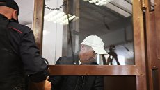 Обвиняемый в убийстве полицейского на станции метро Курская в Москве Нурлан Мурлатов на заседании Черемушкинского районного суда Москвы. 5 сентября 2018 Обвиняемый в убийстве полицейского на станции метро Курская в Москве Нурлан Мурлатов на заседании Черемушкинского районного суда Москвы. 5 сентября 2018