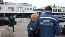 Сотрудники МЧС у главной проходной Завода имени Я. М. Свердлова. 31 августа 2018 Сотрудники МЧС у главной проходной Завода имени Я. М. Свердлова. 31 августа 2018