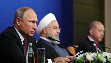 Владимир Путин, президент Ирана Хасан Рухани и президент Турции Реджеп Тайип Эрдоган на пресс-конференции по итогам трехсторонней встречи в Тегеране. 7 сентября 2018 Владимир Путин, президент Ирана Хасан Рухани и президент Турции Реджеп Тайип Эрдоган на пресс-конференции по итогам трехсторонней встречи в Тегеране. 7 сентября 2018