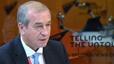 Губернатор Иркутской области Сергей Левченко в радиорубке Sputnik на площадке IV Восточного экономического форума Губернатор Иркутской области Сергей Левченко в радиорубке Sputnik на площадке IV Восточного экономического форума