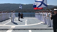 Команда на борту сторожевого корабля Черноморского флота ВМФ РФ Адмирал Эссен, зашедшего с деловым визитом в греческий порт Порос. 17 сентября 2018 Команда на борту сторожевого корабля Черноморского флота ВМФ РФ Адмирал Эссен, зашедшего с деловым визитом в греческий порт Порос. 17 сентября 2018