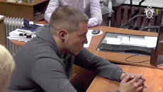 Подозреваемый в убийствах девушек в Петрозаводске на допросе у следователя. Архивное фото Подозреваемый в убийствах девушек в Петрозаводске на допросе у следователя. Архивное фото