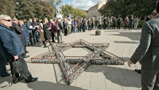 Жители Литвы у Панеряйского мемориала в Вильнюсе. 23 сентября 2018 Жители Литвы у Панеряйского мемориала в Вильнюсе. 23 сентября 2018