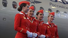 Девушки в униформе компании Аэрофлот. Архивное фото Девушки в униформе компании Аэрофлот. Архивное фото