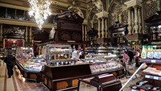 Торговый зал гастронома Елисеевский на Тверской улице в Москве Торговый зал гастронома Елисеевский на Тверской улице в Москве