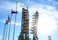 Установка ракеты-носителя Союз-ФГ с пилотируемым кораблем Союз МС-10 на стартовый стол первой Гагаринской стартовой площадки космодрома Байконур Установка ракеты-носителя Союз-ФГ с пилотируемым кораблем Союз МС-10 на стартовый стол первой Гагаринской стартовой площадки космодрома Байконур