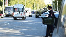 У Политехнического колледжа в Керчи, в котором произошел взрыв У Политехнического колледжа в Керчи, в котором произошел взрыв