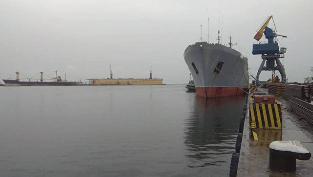 Корабль ВМС Украины в Мариуполе