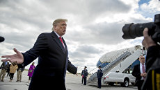 Президент США Дональд Трамп беседует с журналистами. Архивное фото Президент США Дональд Трамп беседует с журналистами. Архивное фото