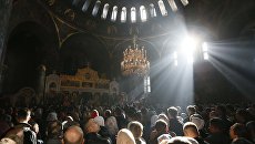 Служба в Киево-Печерской лавре в Киеве. Архивное фото Служба в Киево-Печерской лавре в Киеве. Архивное фото