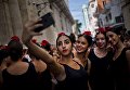 Танцоры фламенко фотографируются перед выступлением в Гаване Танцоры фламенко фотографируются перед выступлением в Гаване