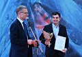 Магне Барт и Омид Вахабзаде на торжественной церемонии награждения победителей IV международного конкурса фотожурналистики имени Андрея Стенина в Москве Магне Барт и Омид Вахабзаде на торжественной церемонии награждения победителей IV международного конкурса фотожурналистики имени Андрея Стенина в Москве