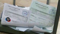 Бюллетени в урне на избирательном участке № 158 в Куйбышевском районе Донецка. 11 ноября 2018 Бюллетени в урне на избирательном участке № 158 в Куйбышевском районе Донецка. 11 ноября 2018
