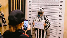 В мурманском торговом центре в ходе мероприятия с участием сотрудников полиции детей переодели в одежду, напоминающую робы заключенных В мурманском торговом центре в ходе мероприятия с участием сотрудников полиции детей переодели в одежду, напоминающую робы заключенных