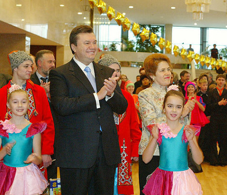 Виктор Янукович с супругой Людмилой Виктор Янукович с супругой Людмилой
