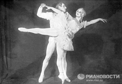 М. Семенова и А. Ермолаев в балете Петра Чайковского Щелкунчик М. Семенова и А. Ермолаев в балете Петра Чайковского Щелкунчик