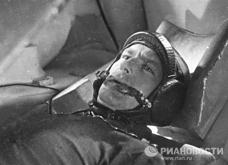 Космонавт Герман Титов во время подготовки к космическому полёту Космонавт Герман Титов во время подготовки к космическому полёту