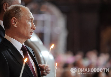 Владимир Путин на праздничном пасхальном богослужении в храме Христа Спасителя Владимир Путин на праздничном пасхальном богослужении в храме Христа Спасителя