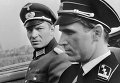 Станислав Любшин (справа) в роли Йогана Вайса и Юозас Будрайтис (слева) в фильме Владимира Басова Щит и меч Станислав Любшин (справа) в роли Йогана Вайса и Юозас Будрайтис (слева) в фильме Владимира Басова Щит и меч