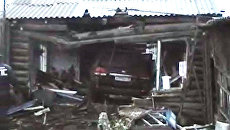 Внедорожник врезался в частный дом и разрушил его. Кадры с места ДТП Внедорожник врезался в частный дом и разрушил его. Кадры с места ДТП