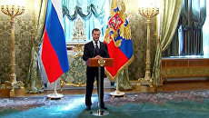 Медведев поблагодарил чиновников за работу и позвал на прощальный обед Медведев поблагодарил чиновников за работу и позвал на прощальный обед