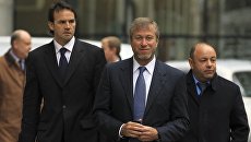 Роман Абрамович возле здания лондонского Высокого суда Роман Абрамович возле здания лондонского Высокого суда