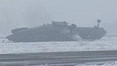 Жесткая посадка Ту-134 в Киргизии. Видео с места ЧП Жесткая посадка Ту-134 в Киргизии. Видео с места ЧП