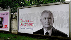 Плакат Ярослава Качиньского. Архивное фото Плакат Ярослава Качиньского. Архивное фото