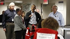 Президент США Барак Обама говорит об урагане Айрин во время визита в Национальный Координационный Центр Реагирования Президент США Барак Обама говорит об урагане Айрин во время визита в Национальный Координационный Центр Реагирования