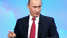 Путин признался, что тыкать по клавишам его научил приятель Путин признался, что тыкать по клавишам его научил приятель