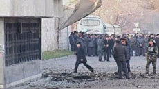 На месте взрыва в Бишкеке осталась большая воронка На месте взрыва в Бишкеке осталась большая воронка
