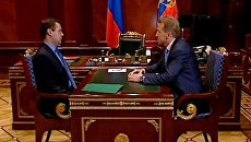 Медведев велел следить за жуликами на границах Таможенного союза Медведев велел следить за жуликами на границах Таможенного союза