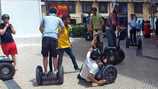 Segway рулит - прославившиеся в интернете кадры падений с самоката Segway рулит - прославившиеся в интернете кадры падений с самоката