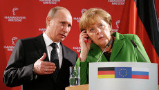Президент России Владимир Путин на пресс-конференции с канцлером Германии Ангелой Меркель Президент России Владимир Путин на пресс-конференции с канцлером Германии Ангелой Меркель