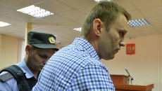 Навальный приговорен к пяти годам колонии Навальный приговорен к пяти годам колонии