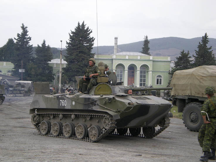 Российские военнослужащие в Цхинвали Российские военнослужащие в Цхинвали
