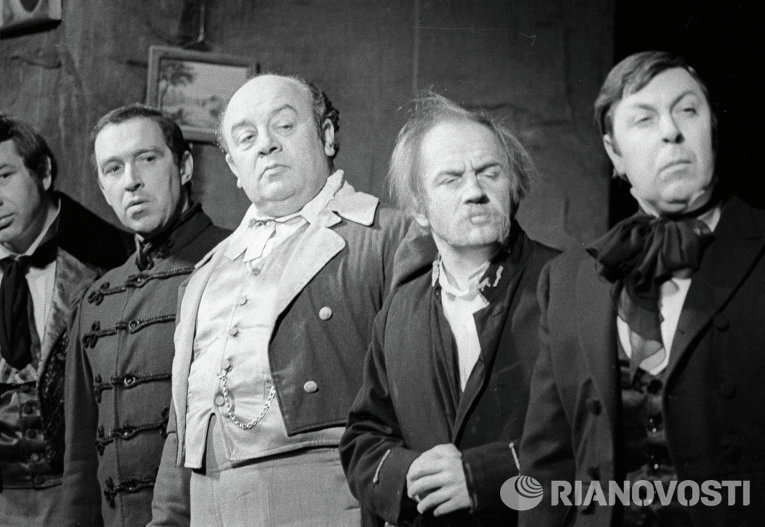 Мартынов, Дорлиак, Броневой, Камаев и Дуров в спектакле Женитьба Мартынов, Дорлиак, Броневой, Камаев и Дуров в спектакле Женитьба