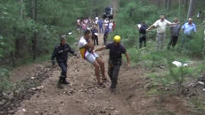 Застрявшие на канатной дороге в Крыму туристы спустились по тросам Застрявшие на канатной дороге в Крыму туристы спустились по тросам