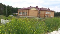 Школа под Томском, построенная фермером Школа под Томском, построенная фермером