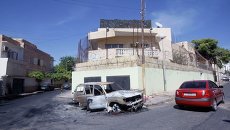 Поврежденный автомобиль перед посольством России в Триполи, архивное фото Поврежденный автомобиль перед посольством России в Триполи, архивное фото