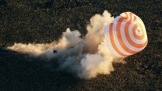 Спуск с МКС капсулы с Олимпийским факелом Спуск с МКС капсулы с Олимпийским факелом