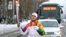 Факелоносец Сергей Киркач во время эстафеты Олимпийского огня в Тольятти. Фото с места события Факелоносец Сергей Киркач во время эстафеты Олимпийского огня в Тольятти. Фото с места события